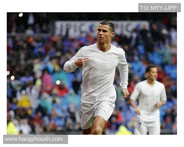 最近某足球明星因伤住院引发球迷关注与担忧的消息引热议