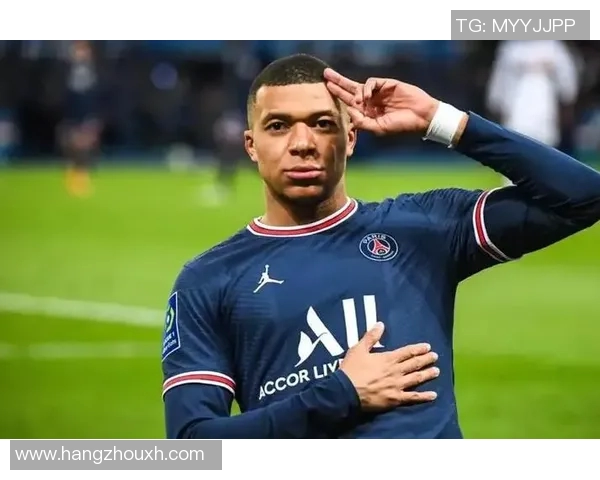 中国最美足球女星展现风采与实力引领女性运动新风潮 中国最美足球女星展现风采与实力引领女性运动新风潮