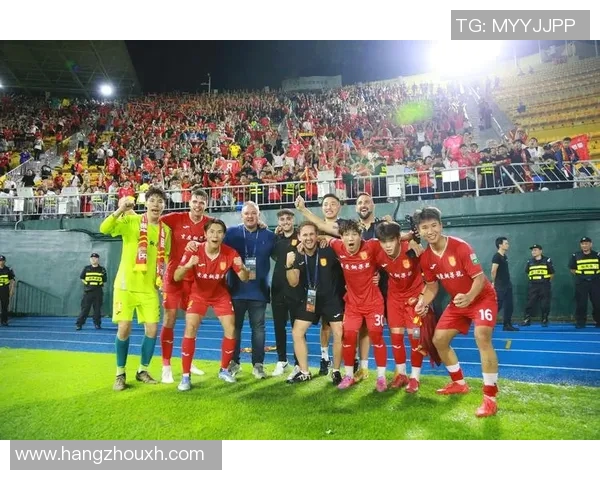 与足球明星同框的那些人背后的故事与精彩瞬间 与足球明星同框的那些人背后的故事与精彩瞬间