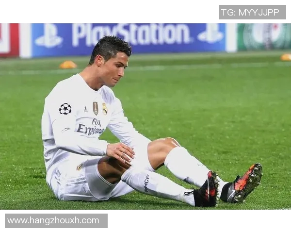 足球明星的荣耀与奋斗之路:他们如何在绿茵场上书写传奇人生 足球明星的荣耀与奋斗之路:他们如何在绿茵场上书写传奇人生