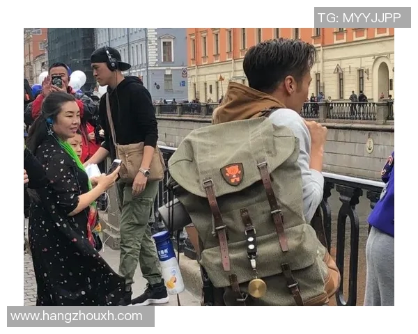 篮球明星路边偶遇球迷分享训练秘笈与生活点滴的温暖瞬间